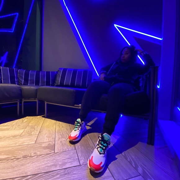 Meet your Posher, Mya - Picture 2 of 4